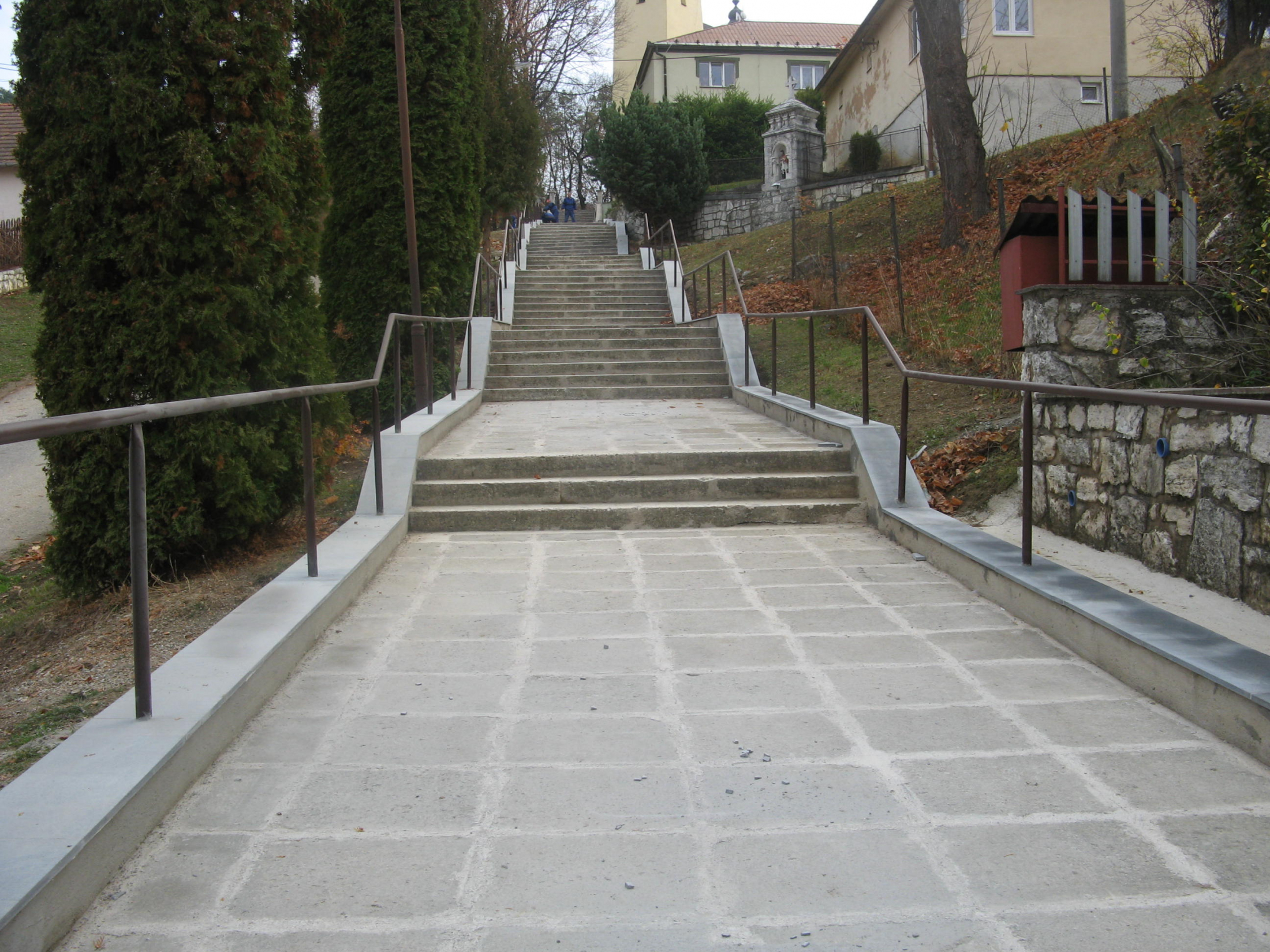 Fotka - Rekonštrukcia prístupových schodov